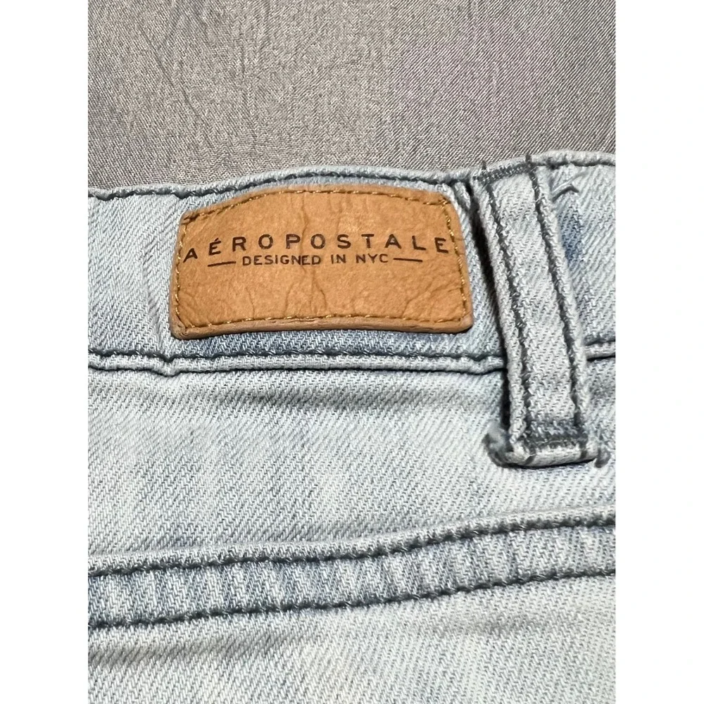 Aeropostale High Waisted Shorty Light Wash Floral Embroidered Denim Shorts 10